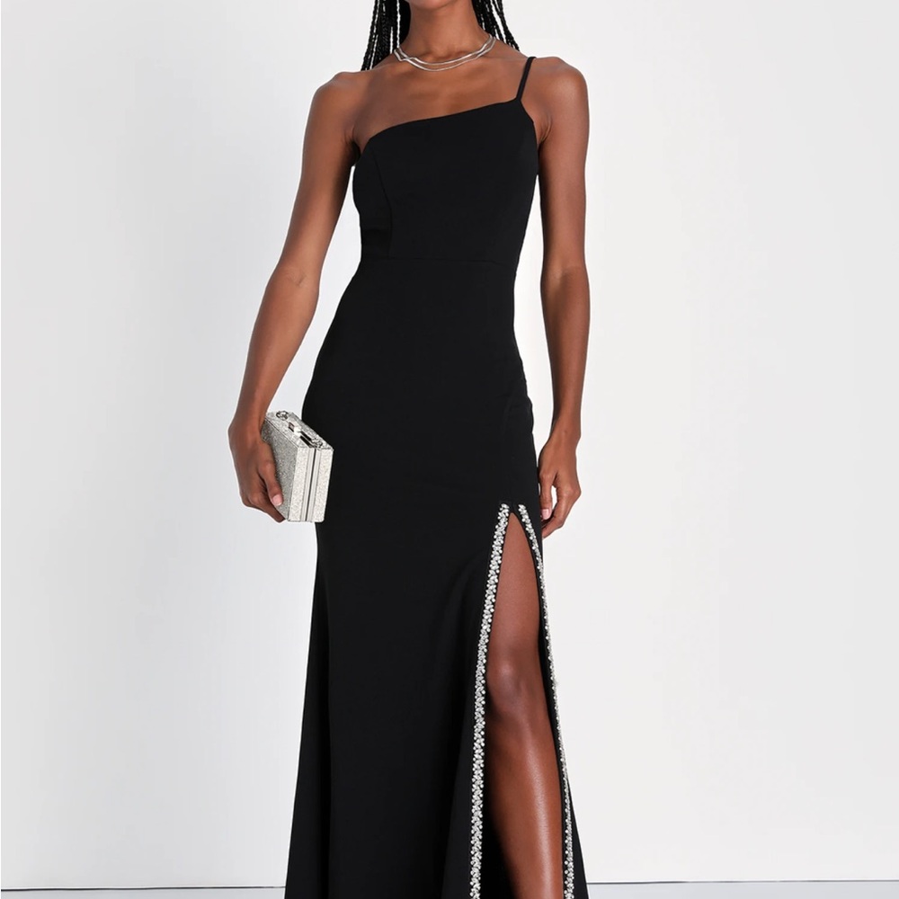 Elegant Black One-Shoulder Gown with Rhinestone Trim